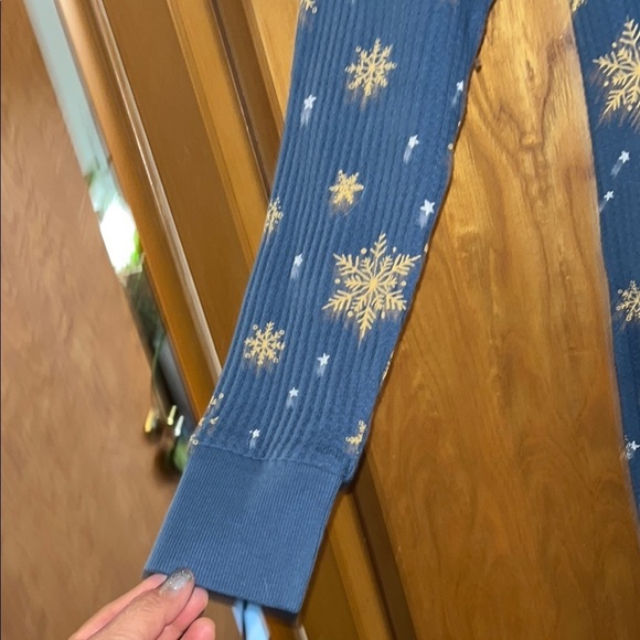 Sundance NWT Blue Onesie with Gold Snowflake Pattern size small - Picture 7 of 11